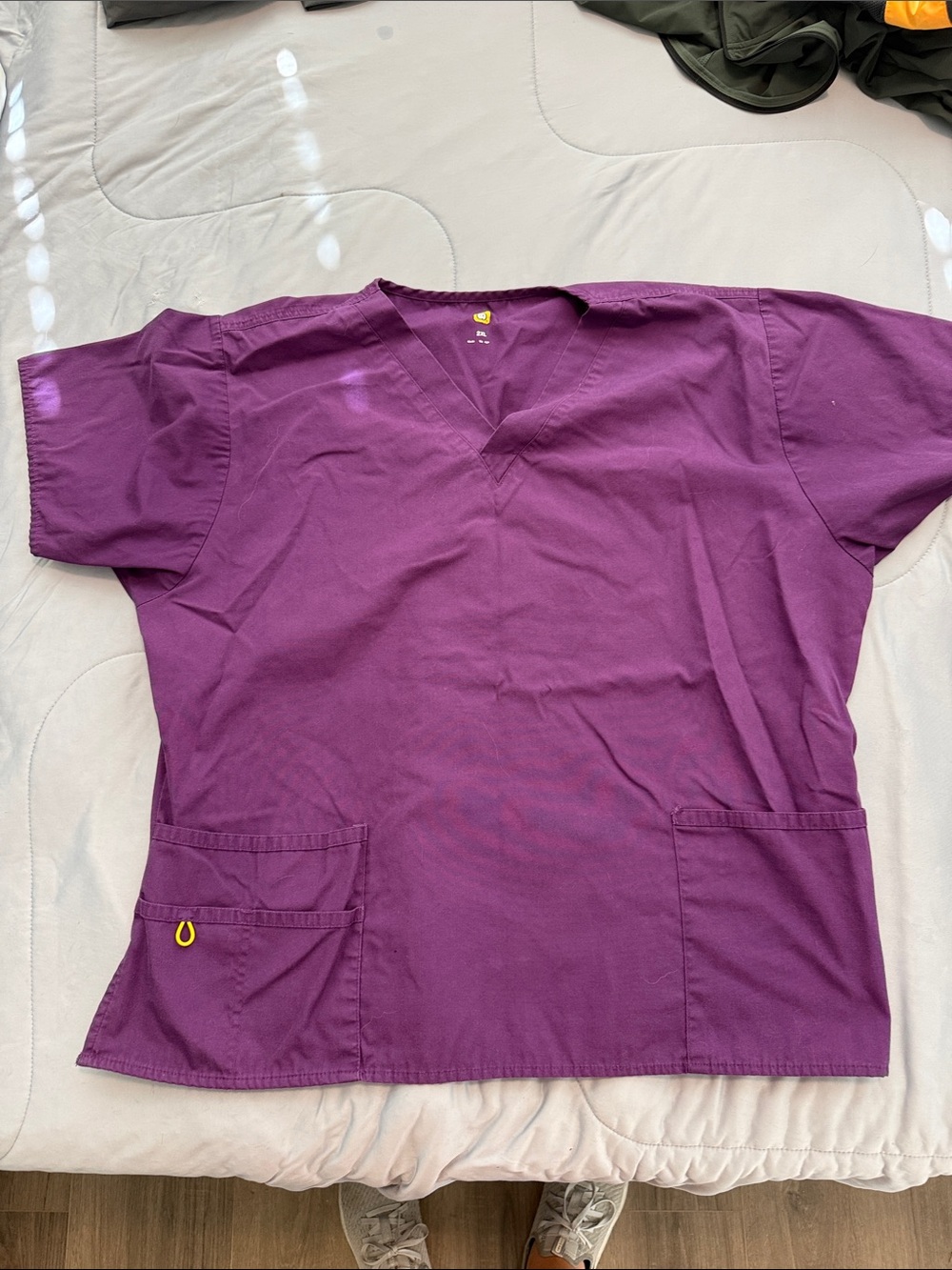 WonderWink Women's Purple V-Neck Short Sleeve Scrub Top